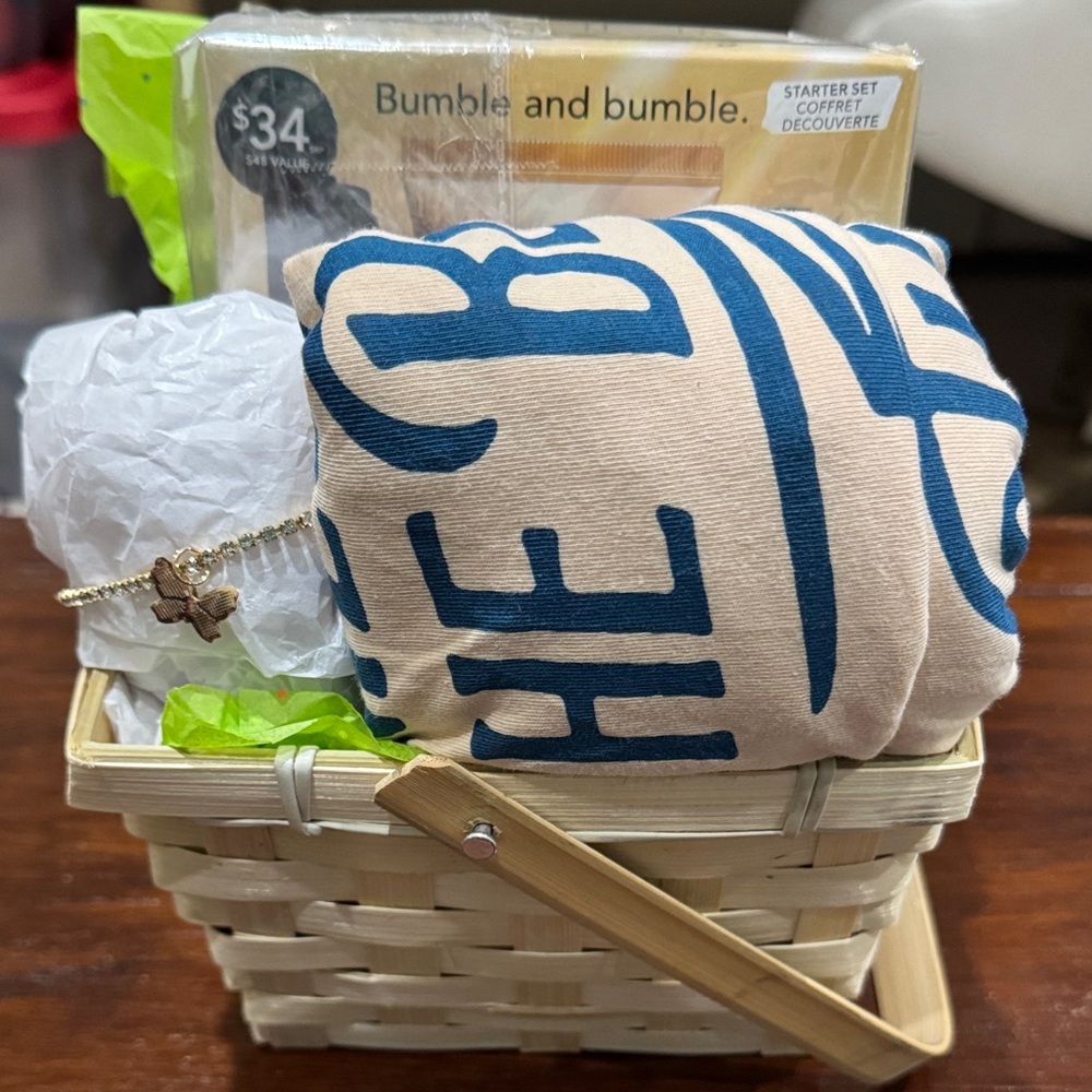 Bumble and bumble Gift Set with Blue and Cream T-Shirt & Bracelet